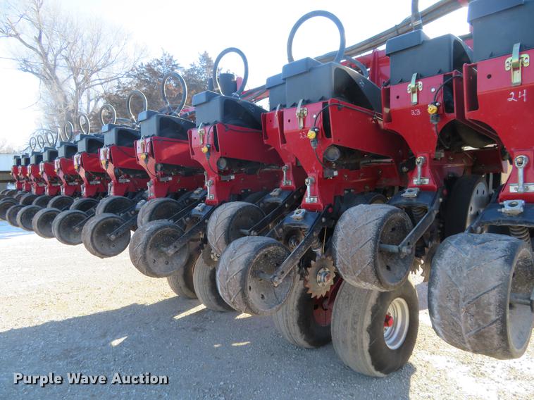 image for item DC0860 2012 Case IH 1240 Early Riser 16/31 split row planter