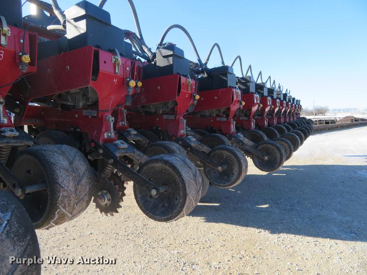 image for item DC0860 2012 Case IH 1240 Early Riser 16/31 split row planter