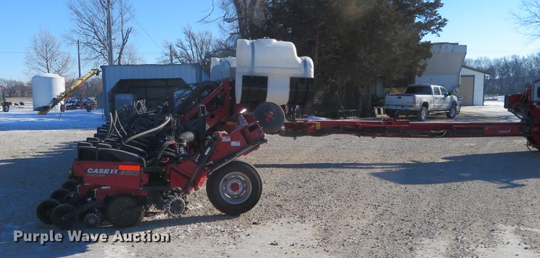 image for item DC0860 2012 Case IH 1240 Early Riser 16/31 split row planter