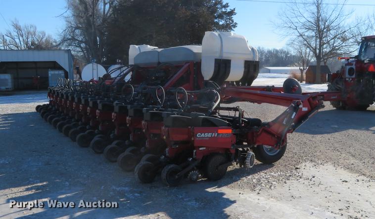image for item DC0860 2012 Case IH 1240 Early Riser 16/31 split row planter