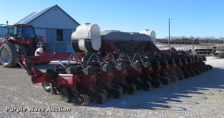 image for item DC0860 2012 Case IH 1240 Early Riser 16/31 split row planter