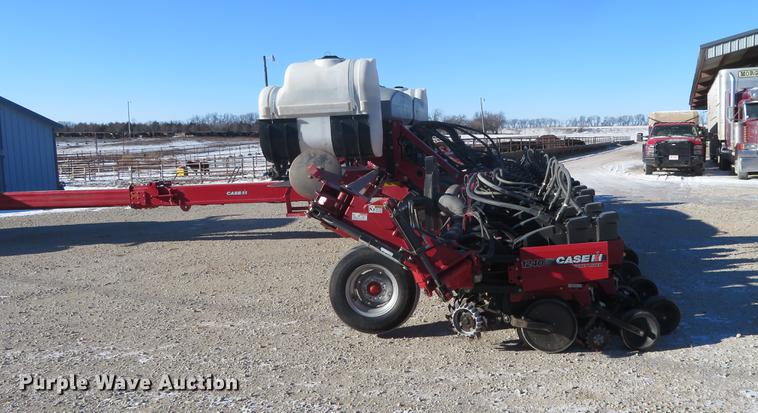 image for item DC0860 2012 Case IH 1240 Early Riser 16/31 split row planter