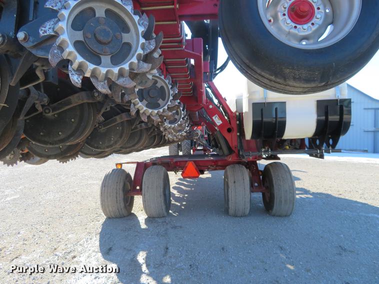 image for item DC0860 2012 Case IH 1240 Early Riser 16/31 split row planter