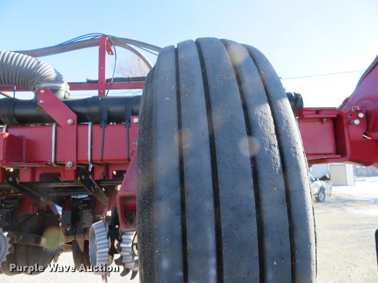 image for item DC0860 2012 Case IH 1240 Early Riser 16/31 split row planter