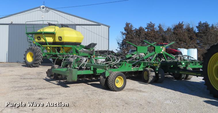 image for item DC0862 2013 John Deere 1890 air seeder