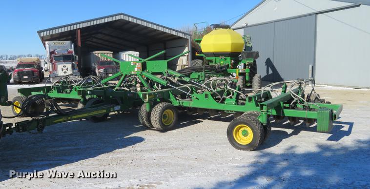image for item DC0862 2013 John Deere 1890 air seeder