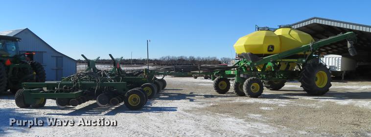 image for item DC0862 2013 John Deere 1890 air seeder
