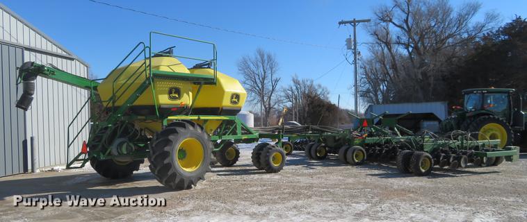 image for item DC0862 2013 John Deere 1890 air seeder