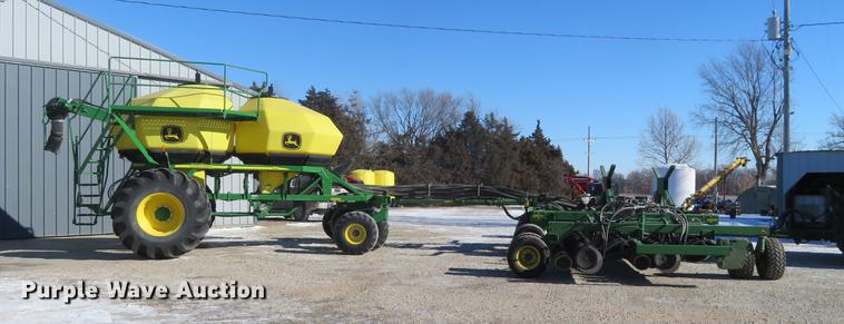 image for item DC0862 2013 John Deere 1890 air seeder