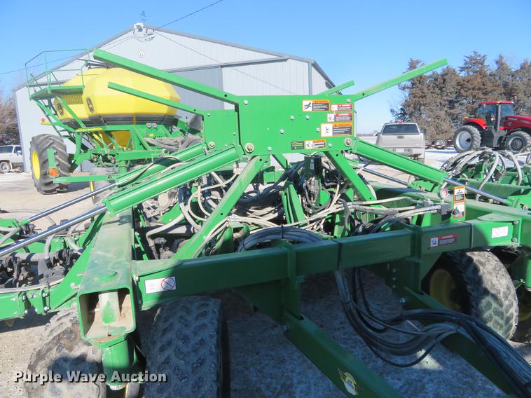 image for item DC0862 2013 John Deere 1890 air seeder