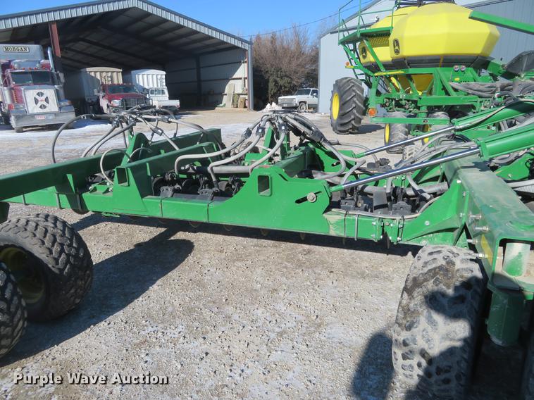 image for item DC0862 2013 John Deere 1890 air seeder
