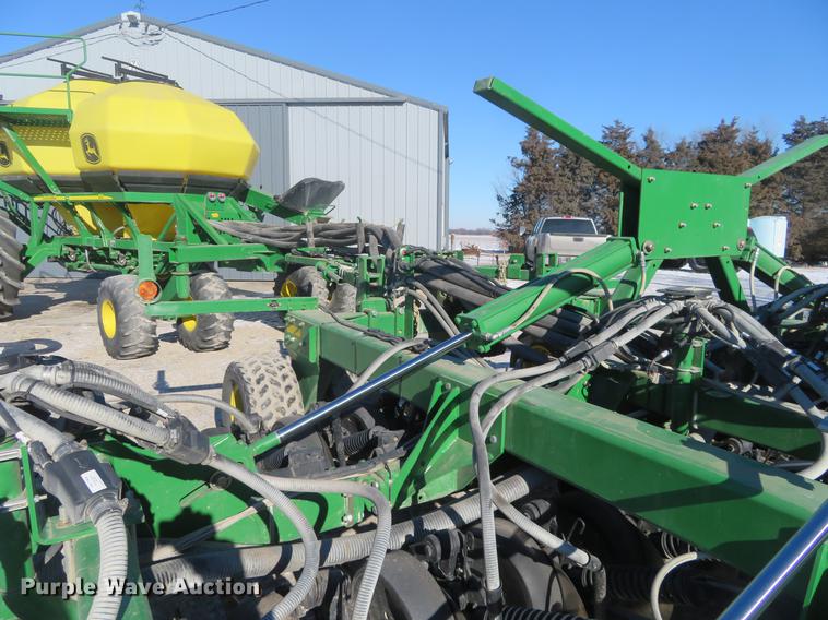 image for item DC0862 2013 John Deere 1890 air seeder