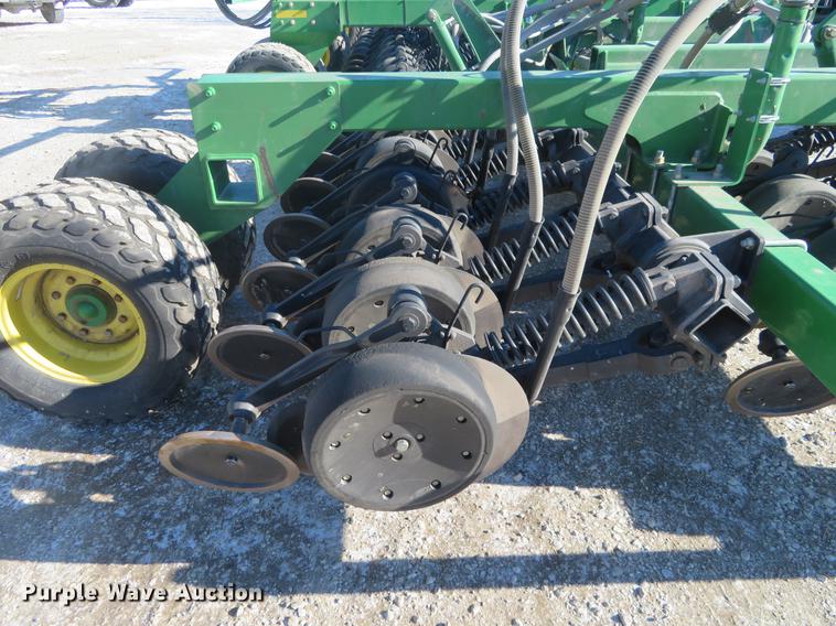 image for item DC0862 2013 John Deere 1890 air seeder