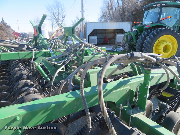 image for item DC0862 2013 John Deere 1890 air seeder