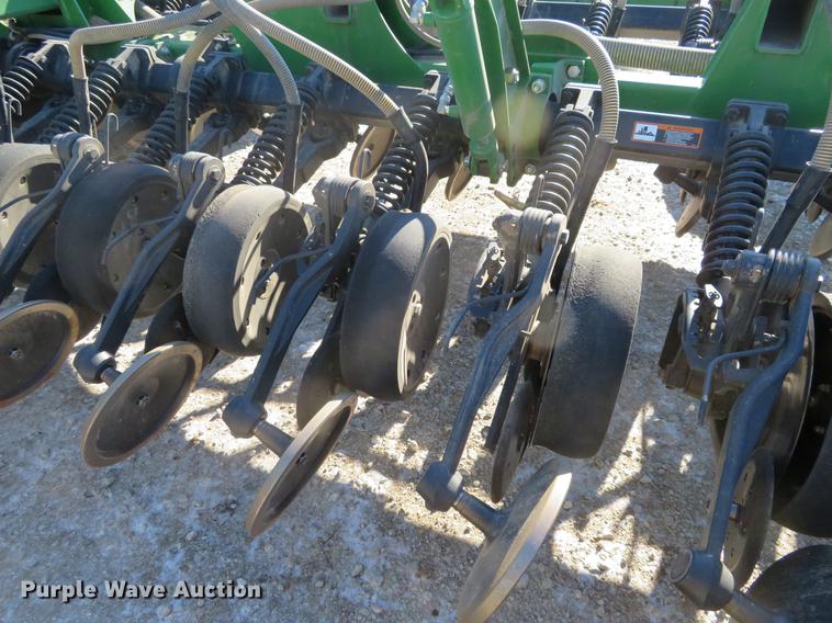image for item DC0862 2013 John Deere 1890 air seeder