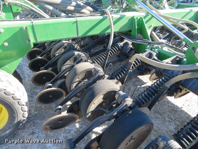 image for item DC0862 2013 John Deere 1890 air seeder