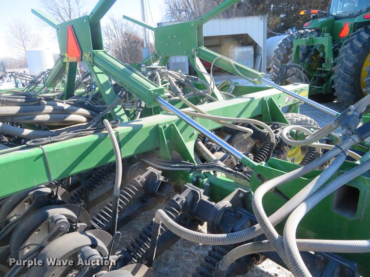 image for item DC0862 2013 John Deere 1890 air seeder