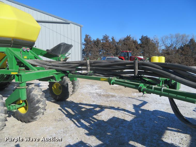image for item DC0862 2013 John Deere 1890 air seeder