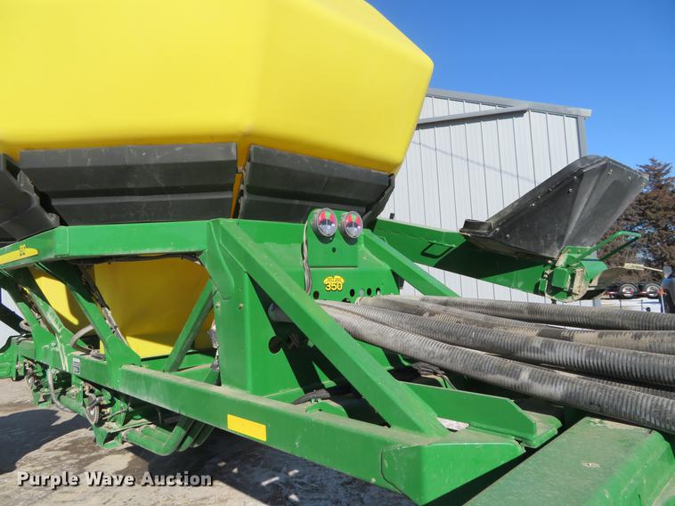image for item DC0862 2013 John Deere 1890 air seeder
