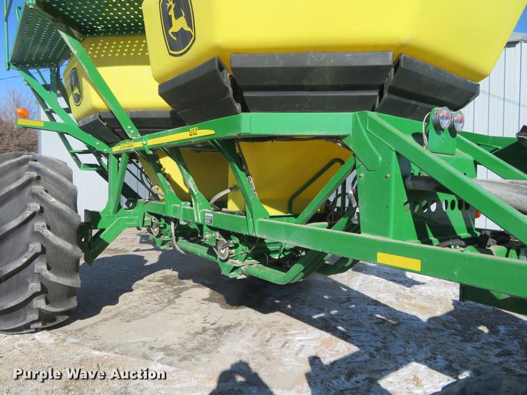 image for item DC0862 2013 John Deere 1890 air seeder