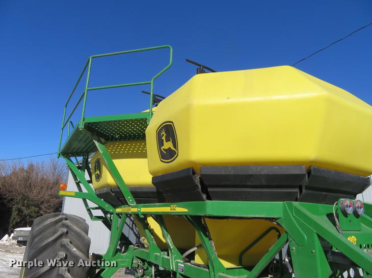 image for item DC0862 2013 John Deere 1890 air seeder