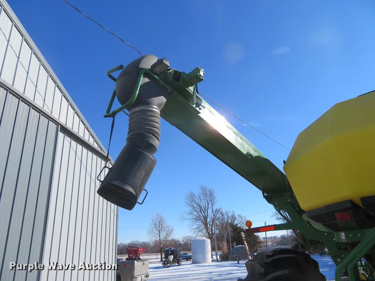 image for item DC0862 2013 John Deere 1890 air seeder