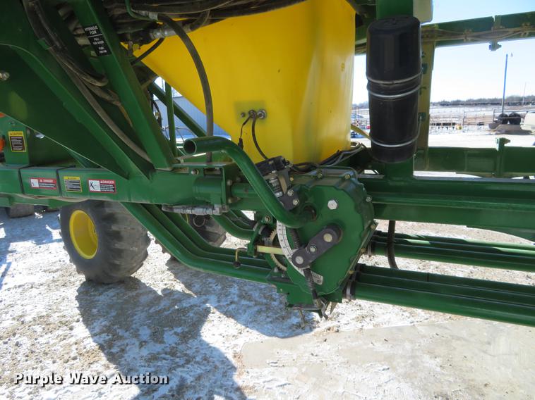 image for item DC0862 2013 John Deere 1890 air seeder