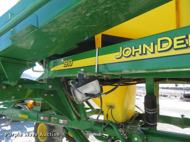 image for item DC0862 2013 John Deere 1890 air seeder