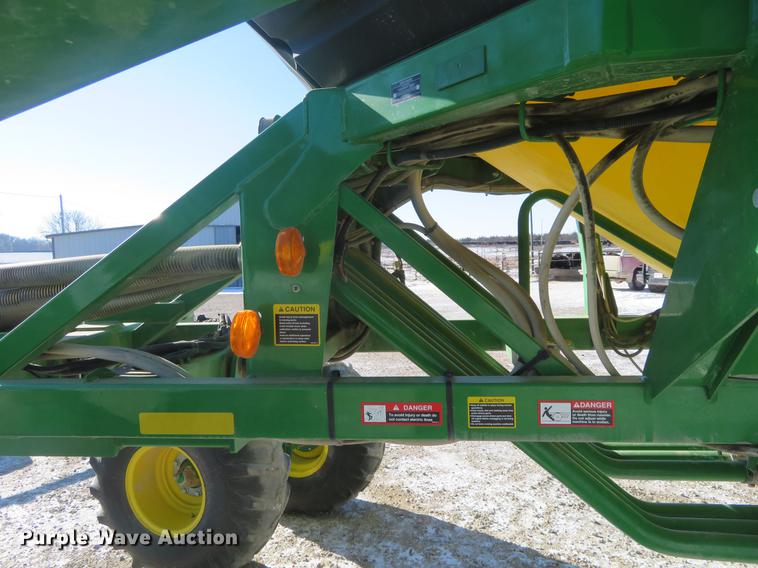 image for item DC0862 2013 John Deere 1890 air seeder