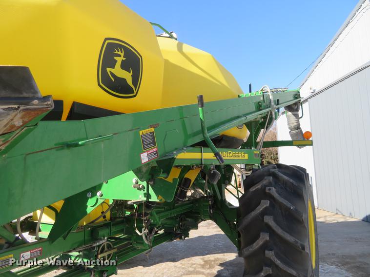 image for item DC0862 2013 John Deere 1890 air seeder