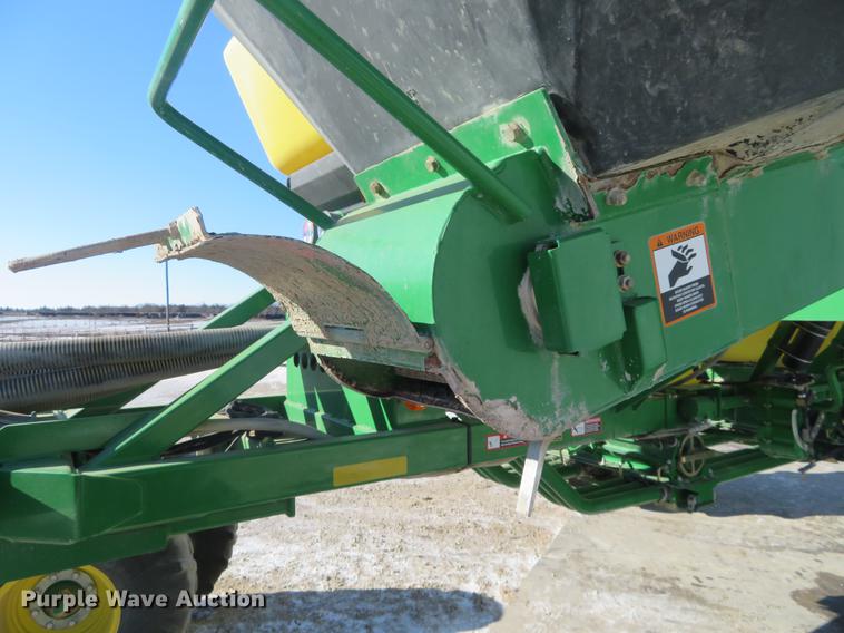 image for item DC0862 2013 John Deere 1890 air seeder