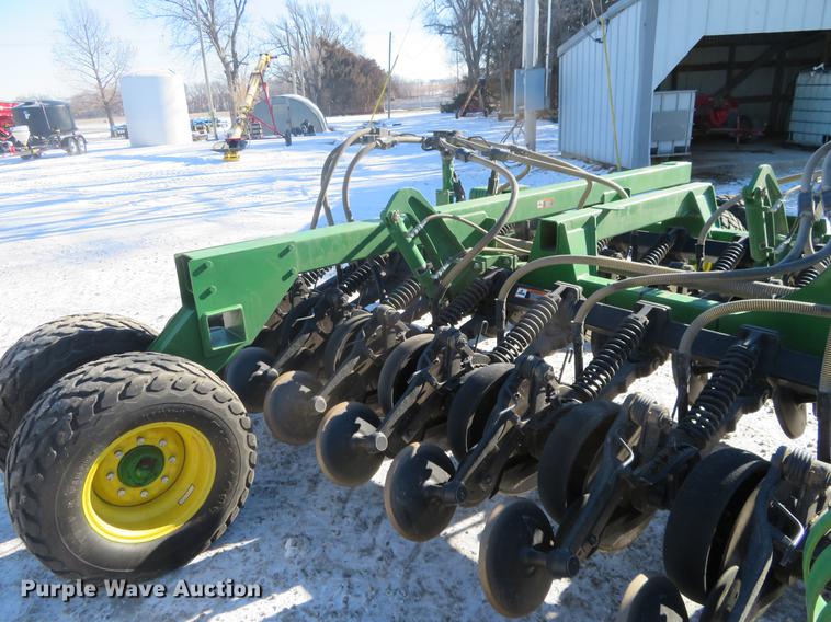 image for item DC0862 2013 John Deere 1890 air seeder