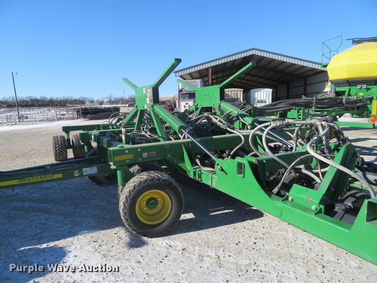 image for item DC0862 2013 John Deere 1890 air seeder