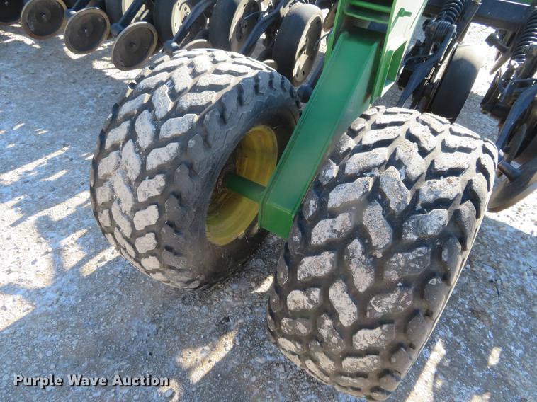 image for item DC0862 2013 John Deere 1890 air seeder