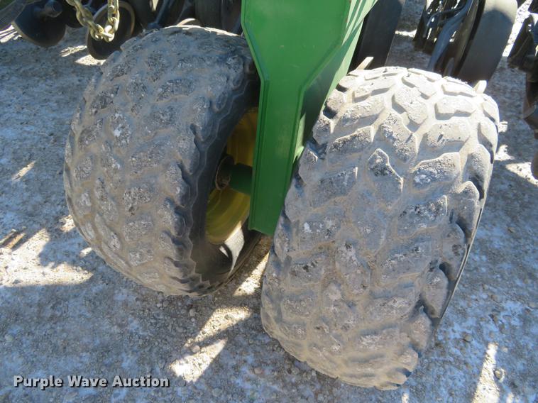 image for item DC0862 2013 John Deere 1890 air seeder
