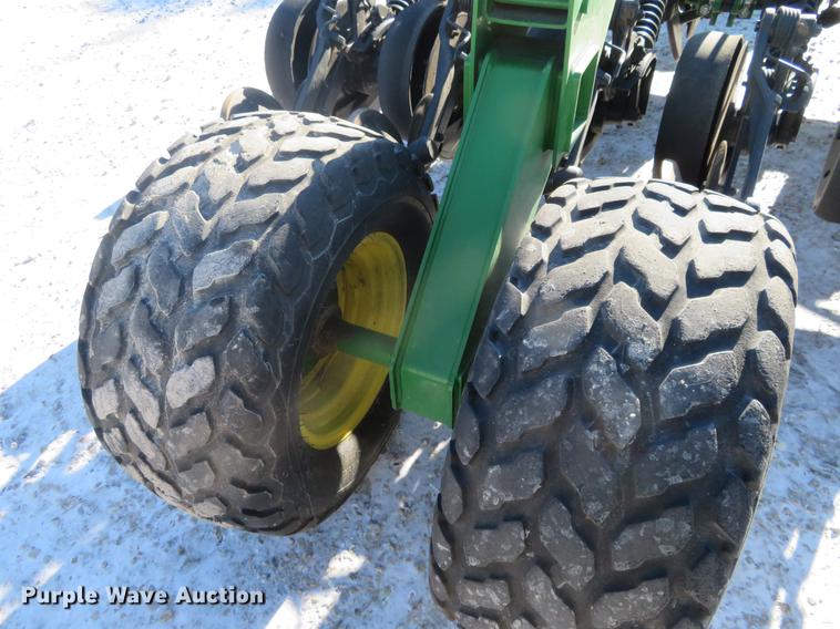 image for item DC0862 2013 John Deere 1890 air seeder