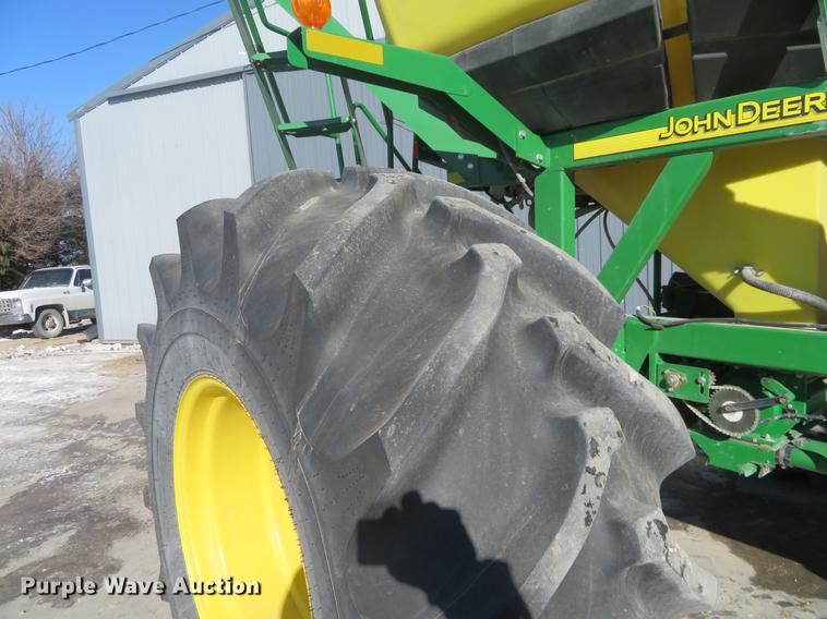 image for item DC0862 2013 John Deere 1890 air seeder