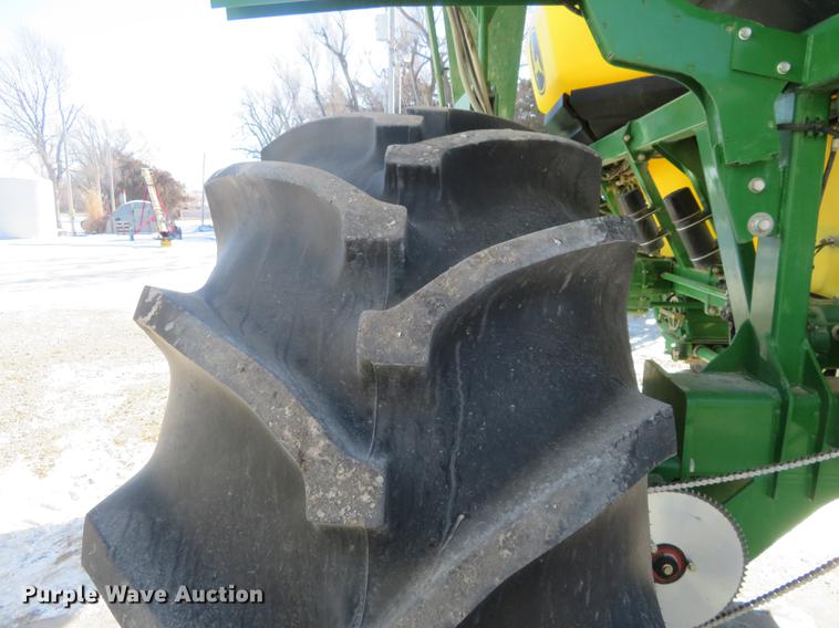 image for item DC0862 2013 John Deere 1890 air seeder