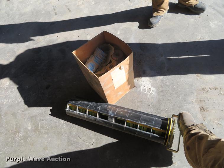 image for item DC0862 2013 John Deere 1890 air seeder