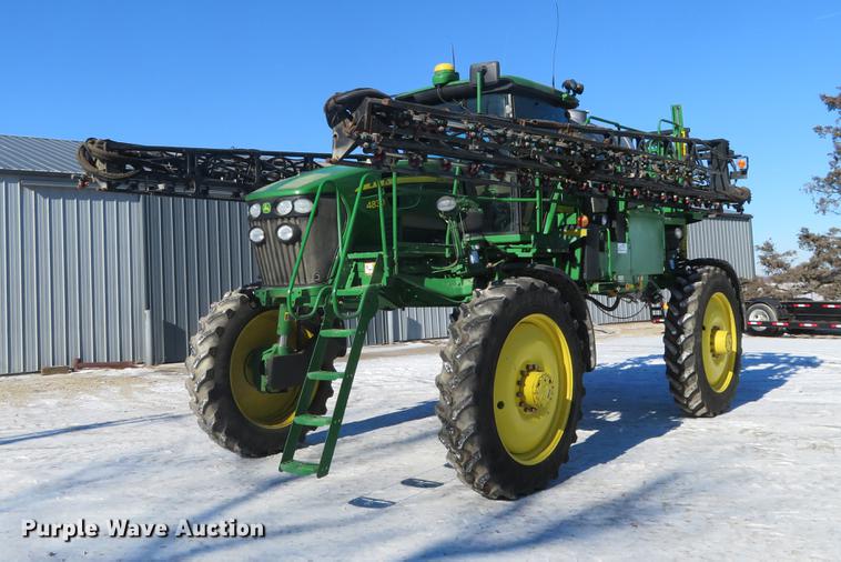 image for item DC0863 2014 John Deere 4830 self-propelled sprayer