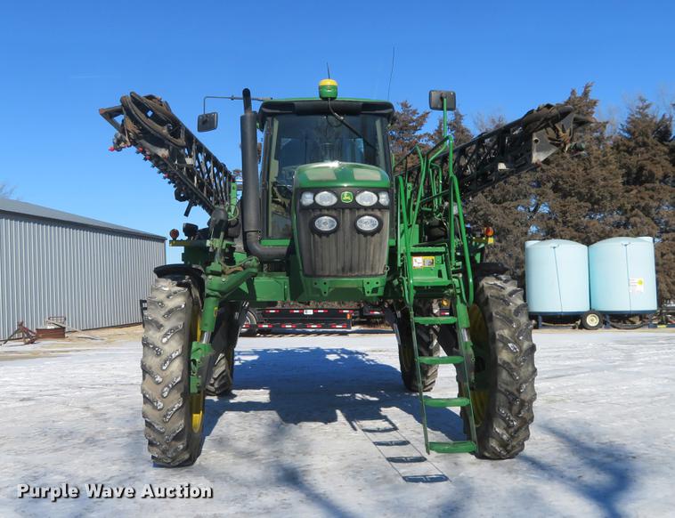 image for item DC0863 2014 John Deere 4830 self-propelled sprayer