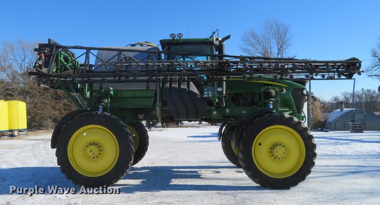 image for item DC0863 2014 John Deere 4830 self-propelled sprayer