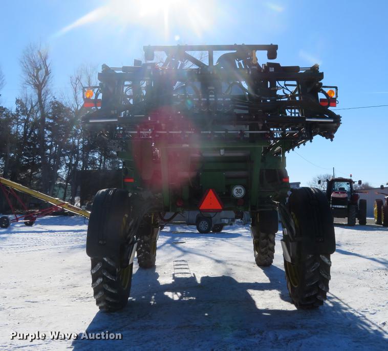 image for item DC0863 2014 John Deere 4830 self-propelled sprayer