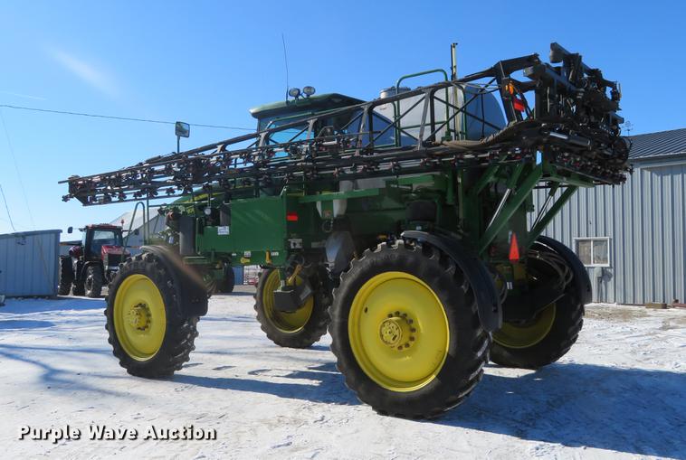 image for item DC0863 2014 John Deere 4830 self-propelled sprayer