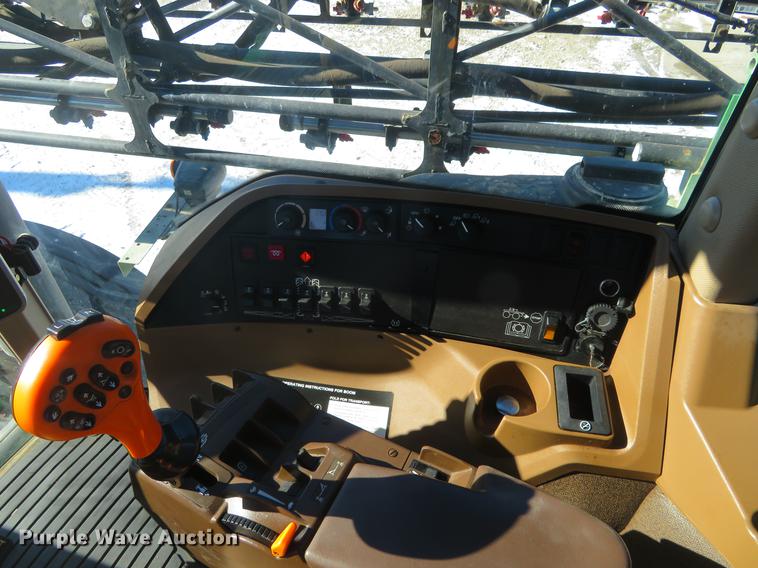 image for item DC0863 2014 John Deere 4830 self-propelled sprayer