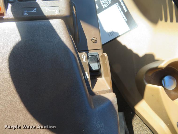 image for item DC0863 2014 John Deere 4830 self-propelled sprayer