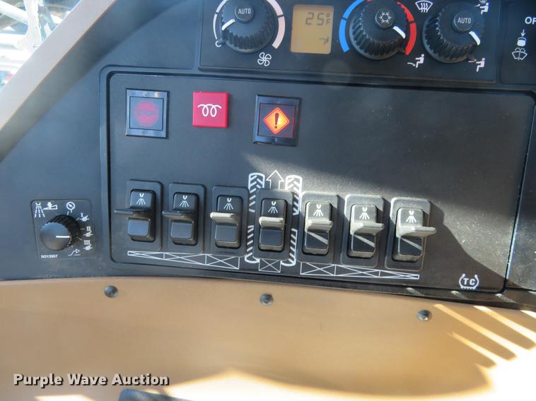 image for item DC0863 2014 John Deere 4830 self-propelled sprayer