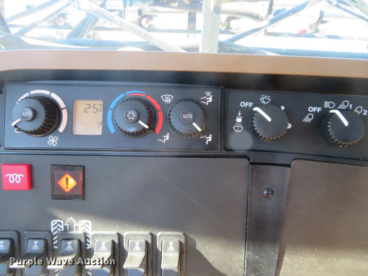 image for item DC0863 2014 John Deere 4830 self-propelled sprayer