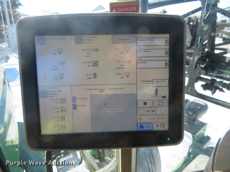 image for item DC0863 2014 John Deere 4830 self-propelled sprayer