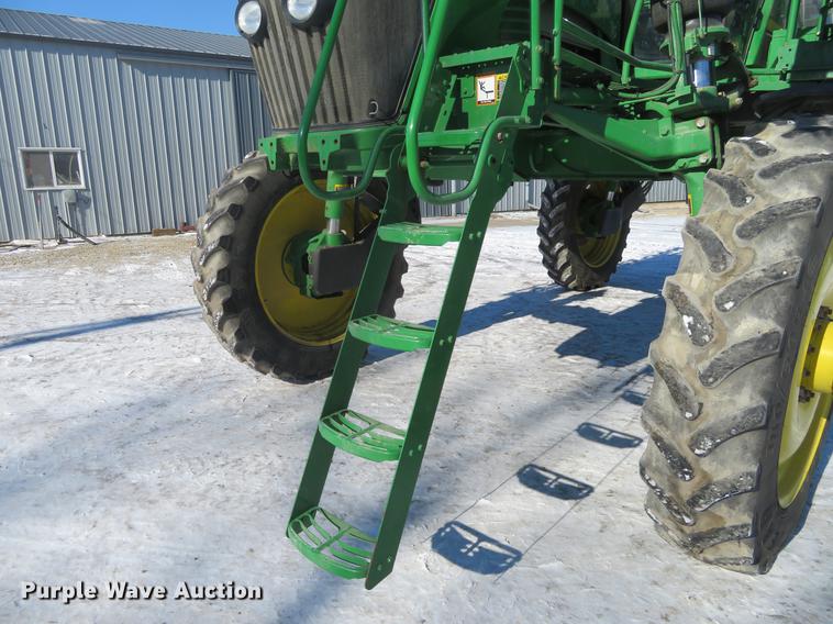 image for item DC0863 2014 John Deere 4830 self-propelled sprayer